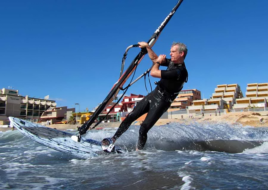 Windsurfing and kitesurfing on Playa del Cabezo in El Medano on Tenerife