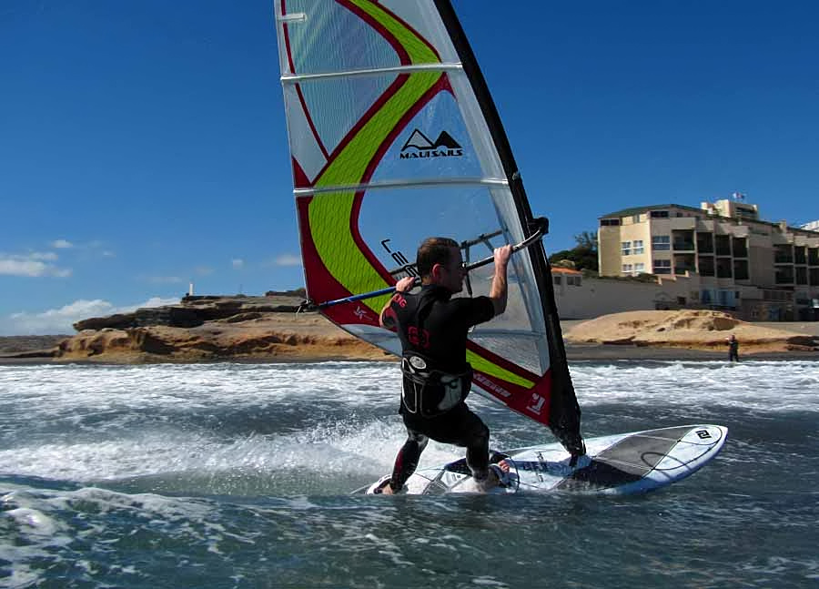 Windsurfing and kitesurfing on Playa del Cabezo in El Medano on Tenerife