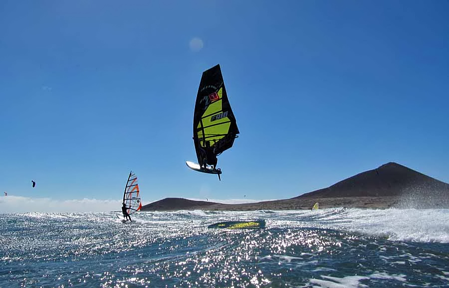 Windsurfing and kitesurfing on Playa del Cabezo in El Medano on Tenerife