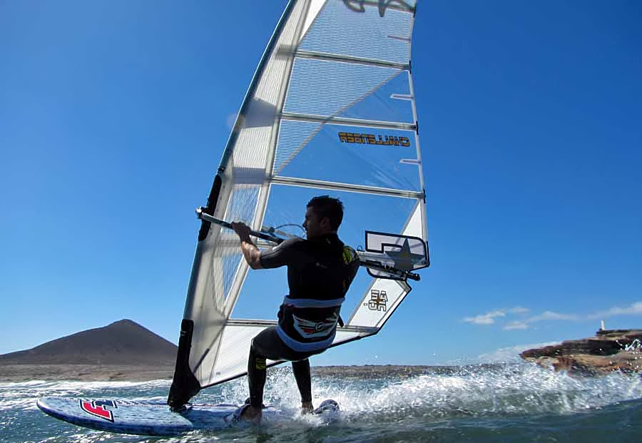 Windsurfing and kitesurfing on Playa del Cabezo in El Medano on Tenerife