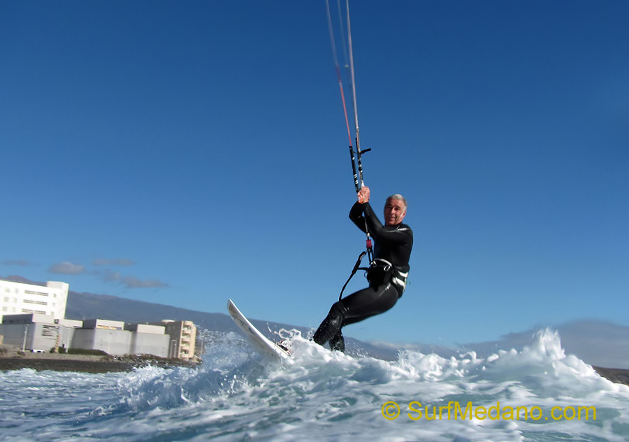 Windsurfing and kitesurfing on Playa del Cabezo in El Medano on Tenerife