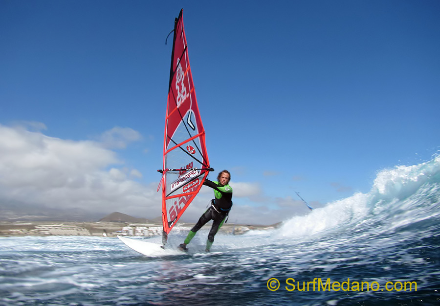 Windsurfing and kitesurfing on Playa del Cabezo in El Medano on Tenerife