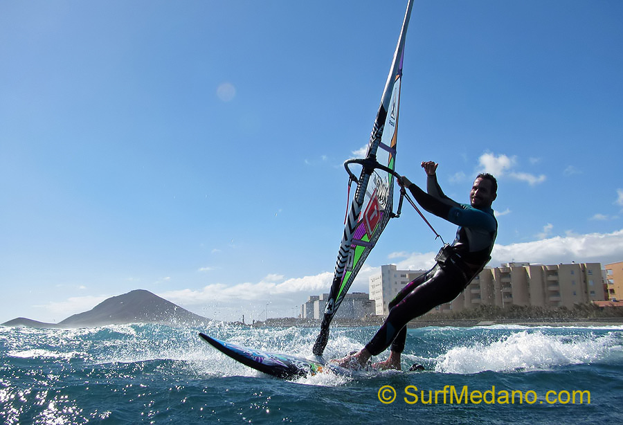 Windsurfing and kitesurfing on Playa del Cabezo in El Medano on Tenerife