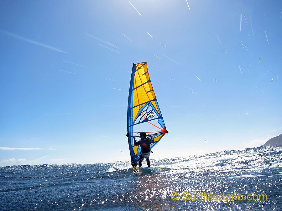 Windsurfing and kitesurfing on Playa del Cabezo in El Medano on Tenerife