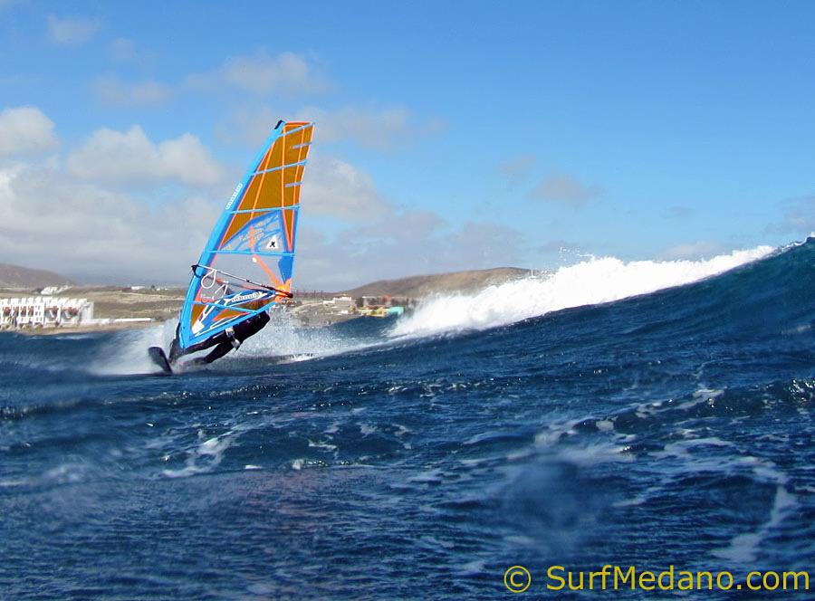 Windsurfing and kitesurfing on Playa del Cabezo in El Medano on Tenerife