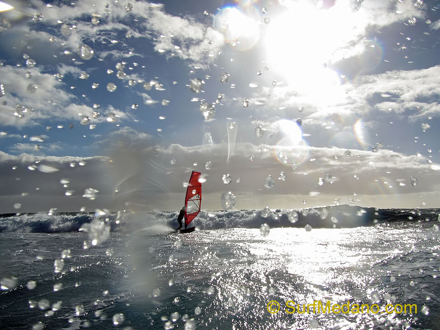 Windsurfing and kitesurfing on Playa del Cabezo in El Medano on Tenerife