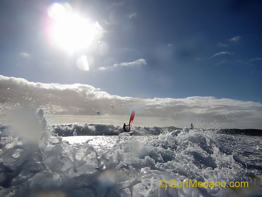 Windsurfing and kitesurfing on Playa del Cabezo in El Medano on Tenerife