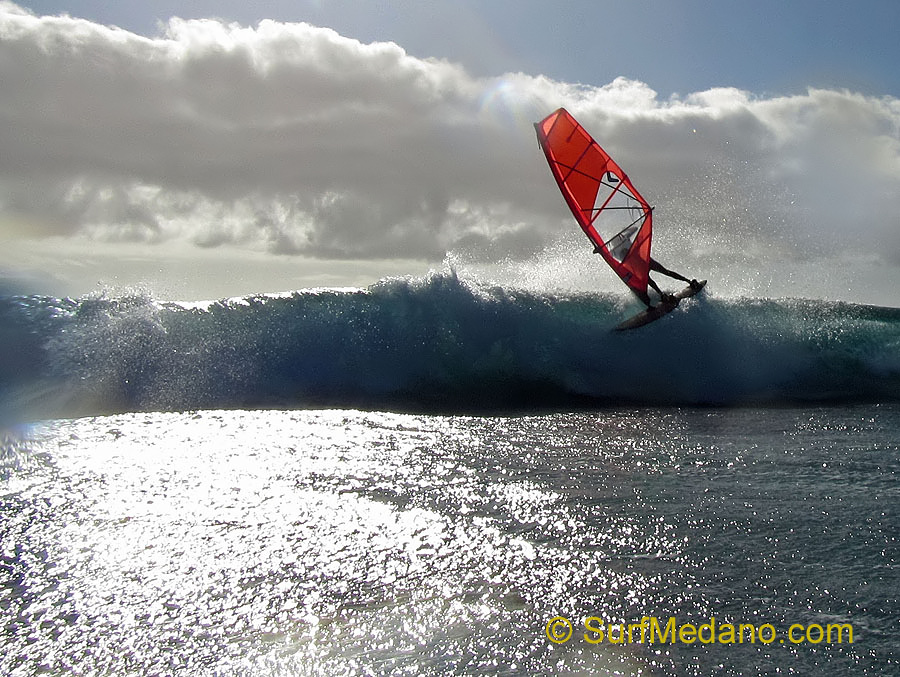 Windsurfing and kitesurfing on Playa del Cabezo in El Medano on Tenerife