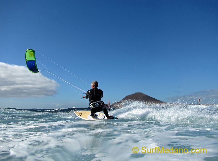 Windsurfing and kitesurfing on Playa del Cabezo in El Medano on Tenerife