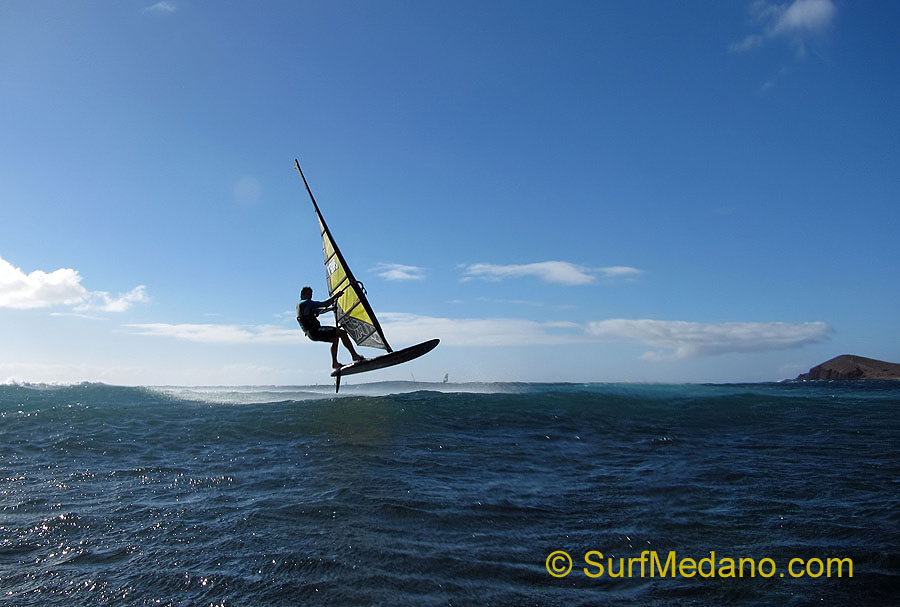 Windsurfing and kitesurfing on Playa del Cabezo in El Medano on Tenerife