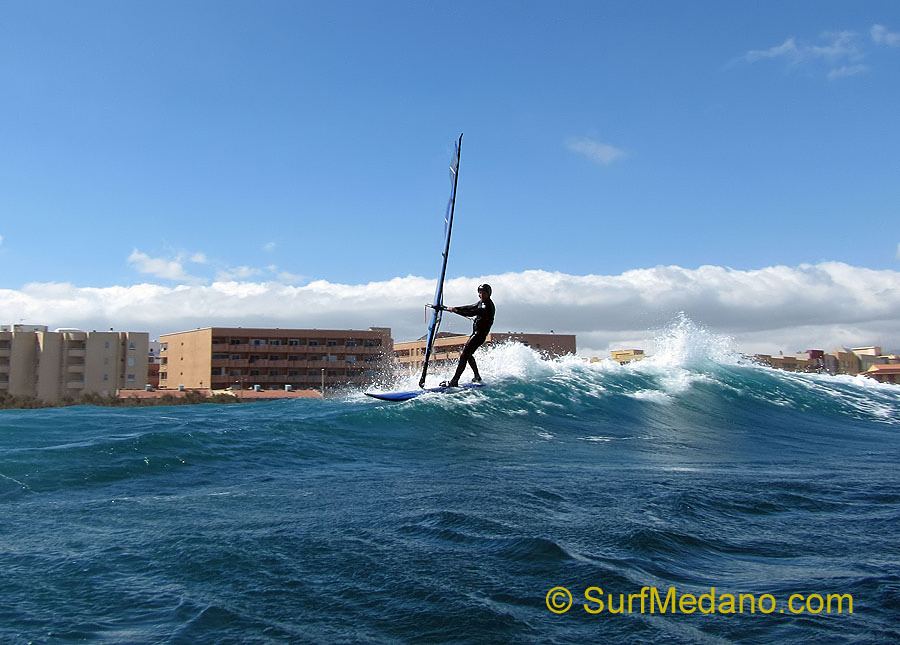 Windsurfing and kitesurfing on Playa del Cabezo in El Medano on Tenerife