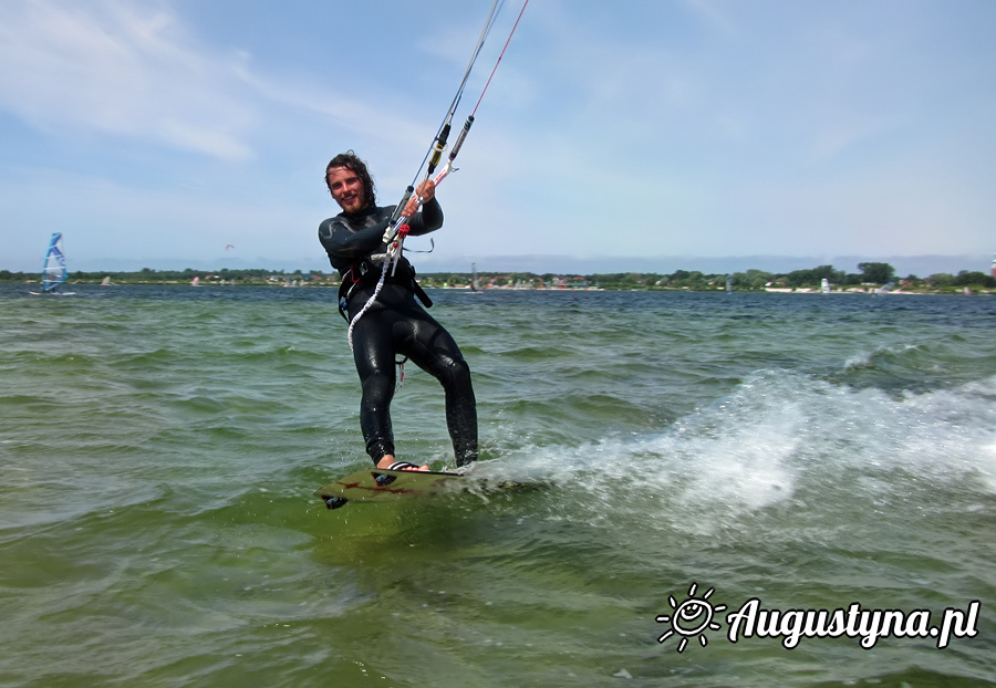 Hawaje, czyli windsurfing i kitesurfing 14.07.2013 w Jastarni na Pwyspie Helskim