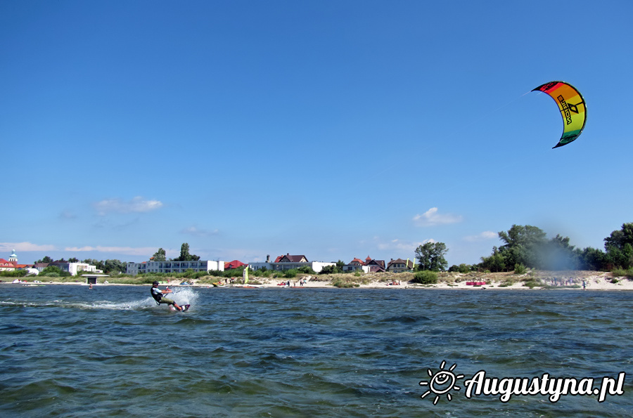 Hawaje, czyli windsurfing i kitesurfing 12.08.2013 w Jastarni na Pwyspie Helskim