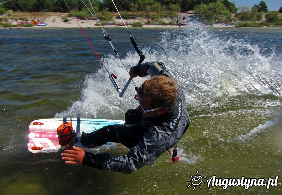 Hawaje, czyli windsurfing i kitesurfing 12.08.2013 w Jastarni na Pwyspie Helskim