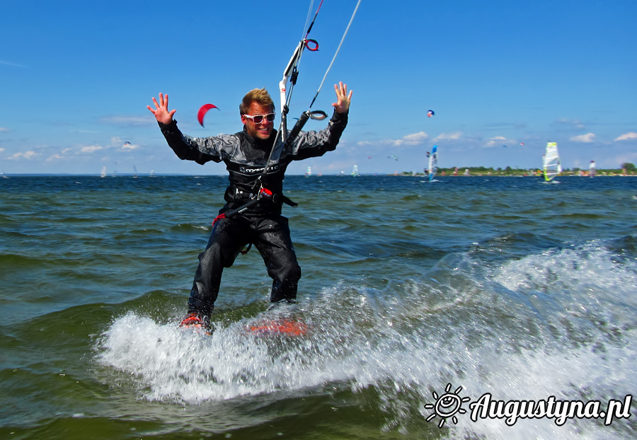 Hawaje, czyli windsurfing i kitesurfing 12.08.2013 w Jastarni na Pwyspie Helskim