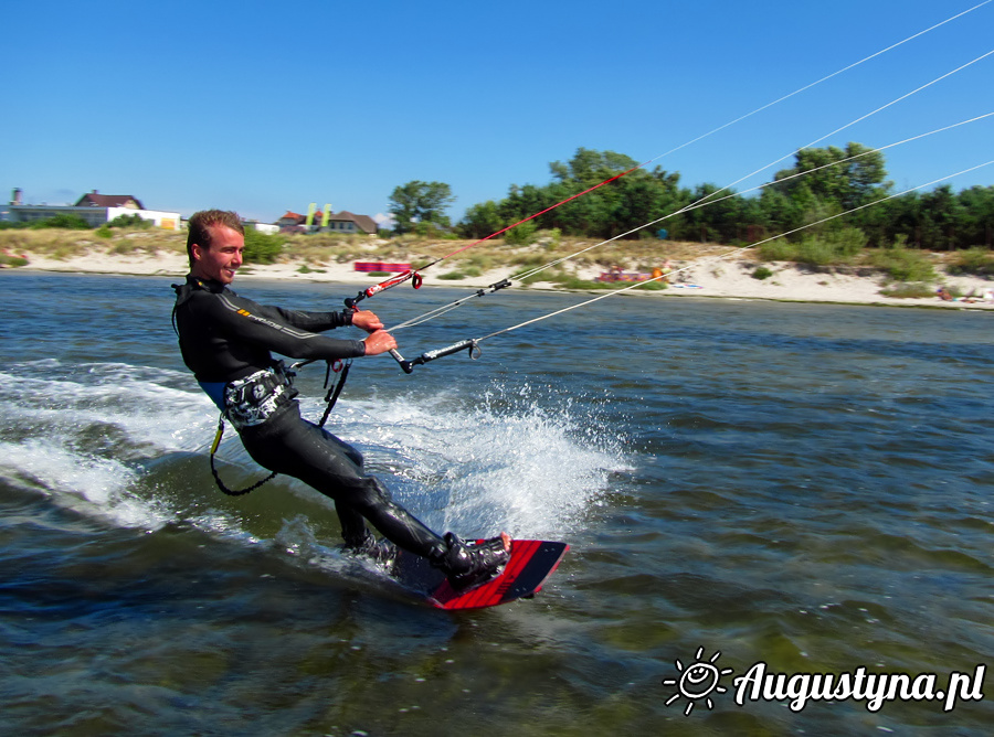 Hawaje, czyli windsurfing i kitesurfing 12.08.2013 w Jastarni na Pwyspie Helskim