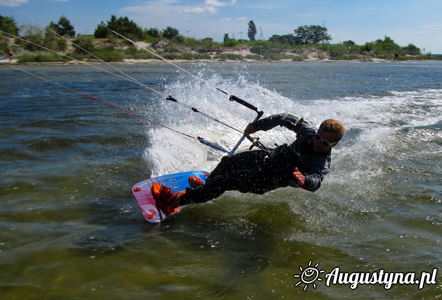 Hawaje, czyli windsurfing i kitesurfing 12.08.2013 w Jastarni na Pwyspie Helskim