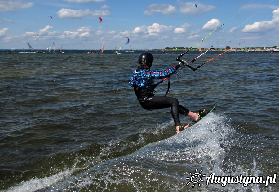 Hawaje, czyli windsurfing i kitesurfing 12.08.2013 w Jastarni na Pwyspie Helskim