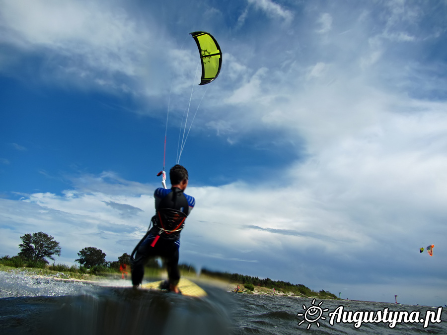 Hawaje, czyli windsurfing i kitesurfing 14.08.2013 w Jastarni na Pwyspie Helskim