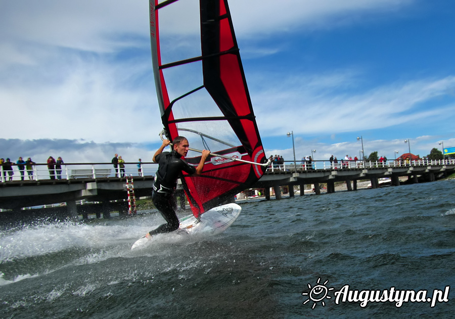 Hawaje, czyli windsurfing i kitesurfing 14.08.2013 w Jastarni na Pwyspie Helskim