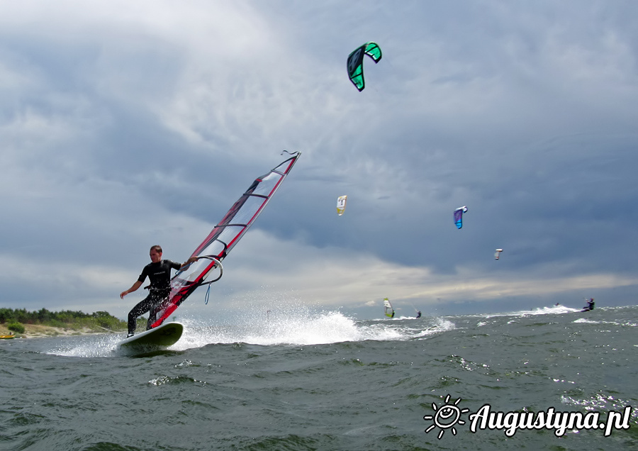 Hawaje, czyli windsurfing i kitesurfing 14.08.2013 w Jastarni na Pwyspie Helskim