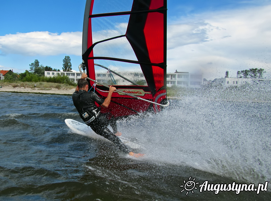 Hawaje, czyli windsurfing i kitesurfing 14.08.2013 w Jastarni na Pwyspie Helskim