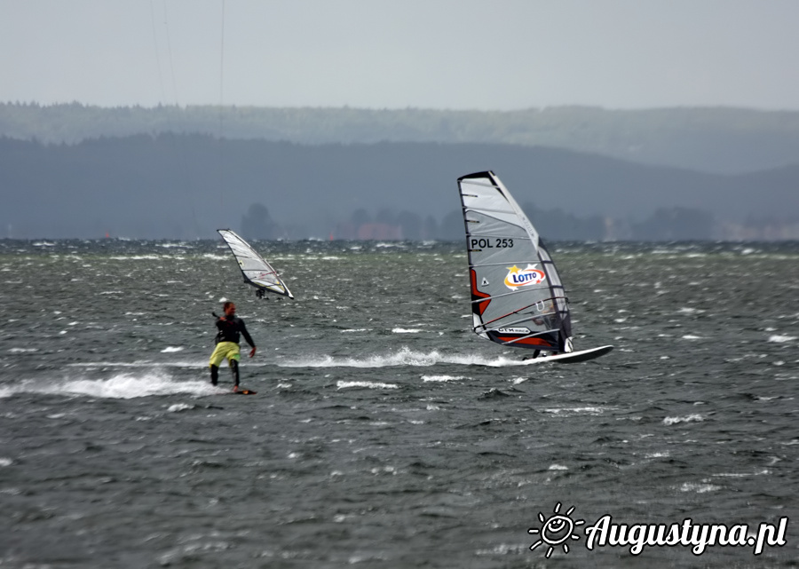 Wiatr W 5 Bf, czyli windsurfing i kitesurfing 01.09.2013 w Jastarni na Pwyspie Helskim