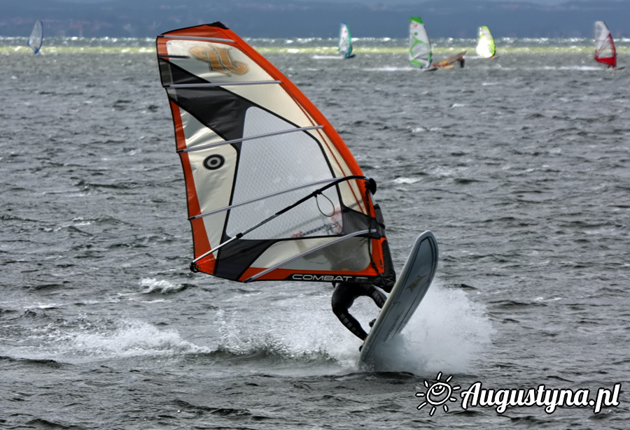 Wiatr W 5 Bf, czyli windsurfing i kitesurfing 01.09.2013 w Jastarni na Pwyspie Helskim