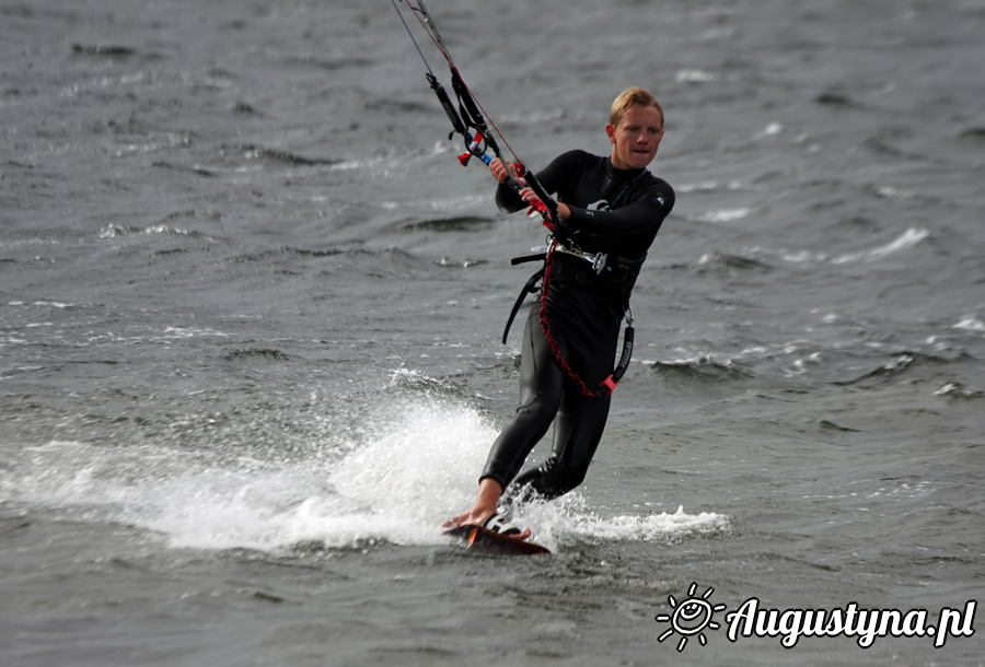 Wiatr W 5 Bf, czyli windsurfing i kitesurfing 01.09.2013 w Jastarni na Pwyspie Helskim