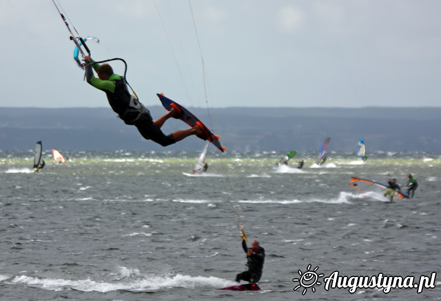 Wiatr W 5 Bf, czyli windsurfing i kitesurfing 01.09.2013 w Jastarni na Pwyspie Helskim