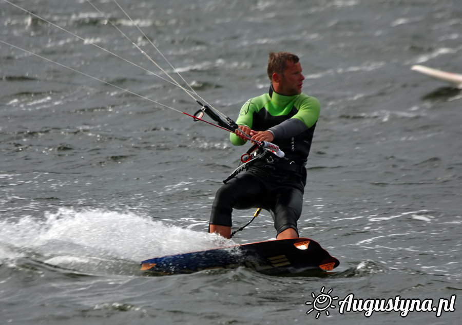 Wiatr W 5 Bf, czyli windsurfing i kitesurfing 01.09.2013 w Jastarni na Pwyspie Helskim