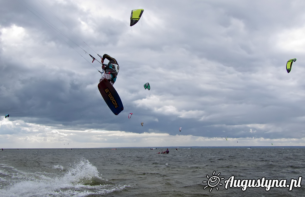 Wiatr W 5 Bf, czyli windsurfing i kitesurfing 01.09.2013 w Jastarni na Pwyspie Helskim