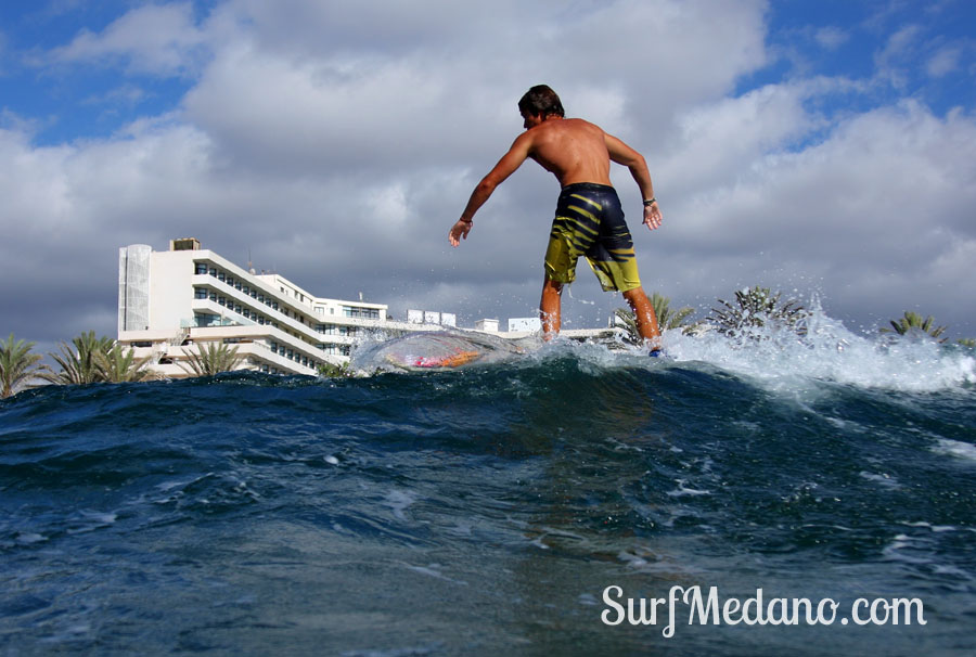 Surfing and bodyboarding on Derecha and Izquierda in Las Americas Tenerife