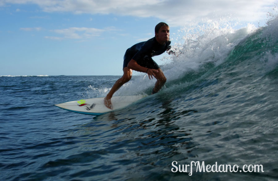 Surfing and bodyboarding on Derecha and Izquierda in Las Americas Tenerife