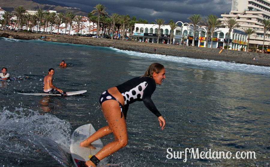 Surfing and bodyboarding on Derecha and Izquierda in Las Americas Tenerife