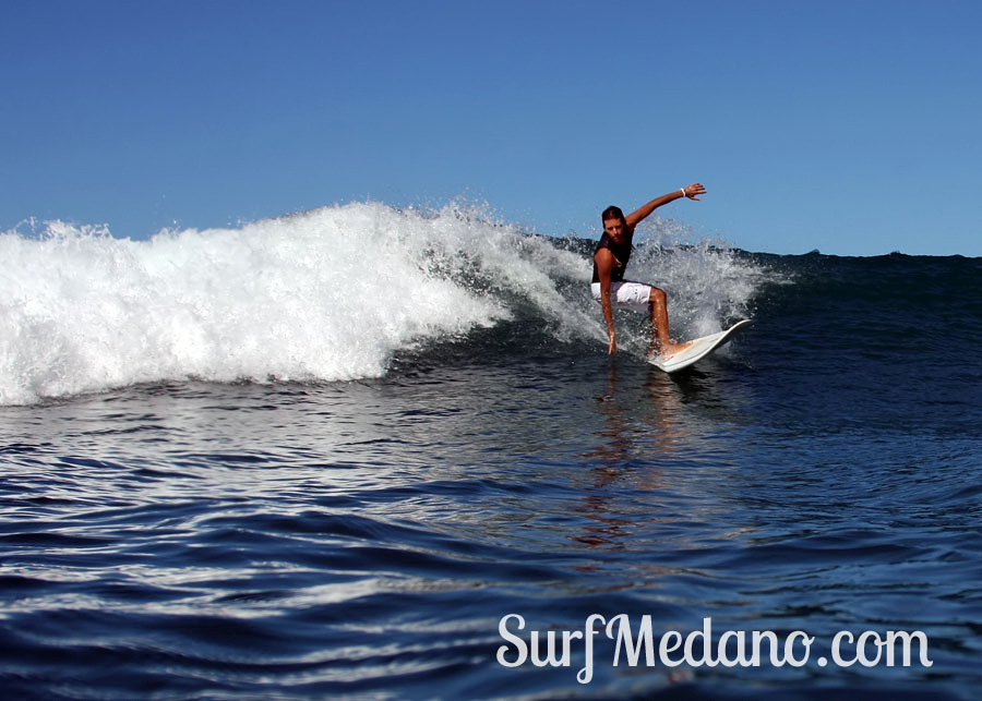 Surfing and bodyboarding on Derecha, Izquierda and El Conquistador in Las Americas on Tenerife