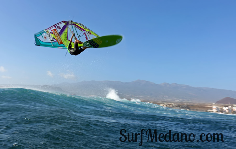 Windsurfing and kitesurfing at El Cabezo in El Medano Tenerife