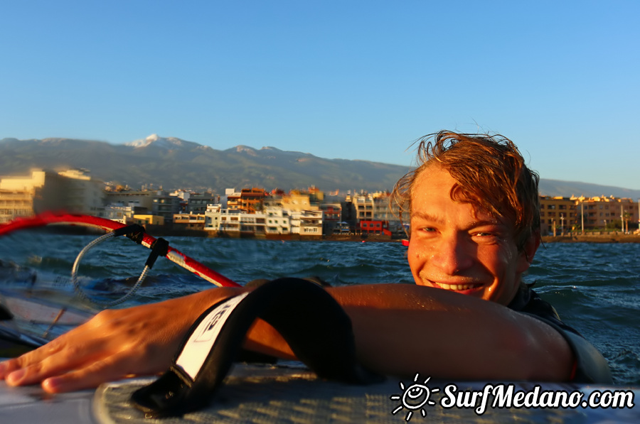 Windsurfing and kitesurfing at Harbour Wall in El Medano Tenerife