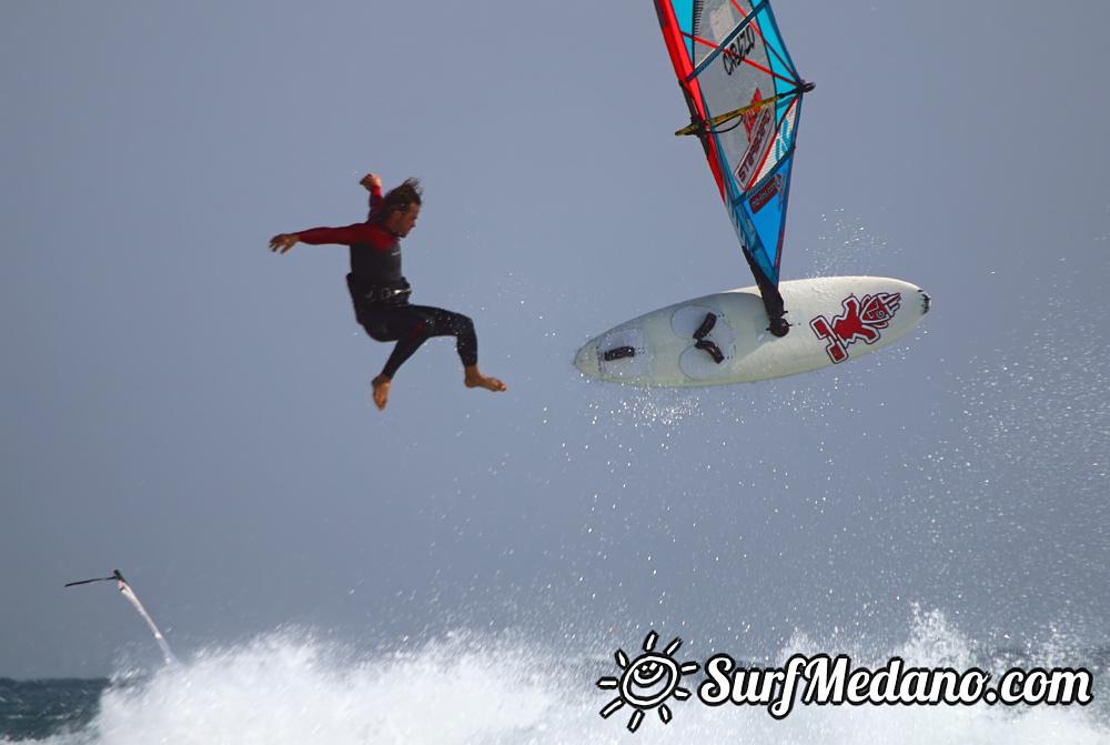 Windsurfing and kitesurfing at El Cabezo in El Medano Tenerife