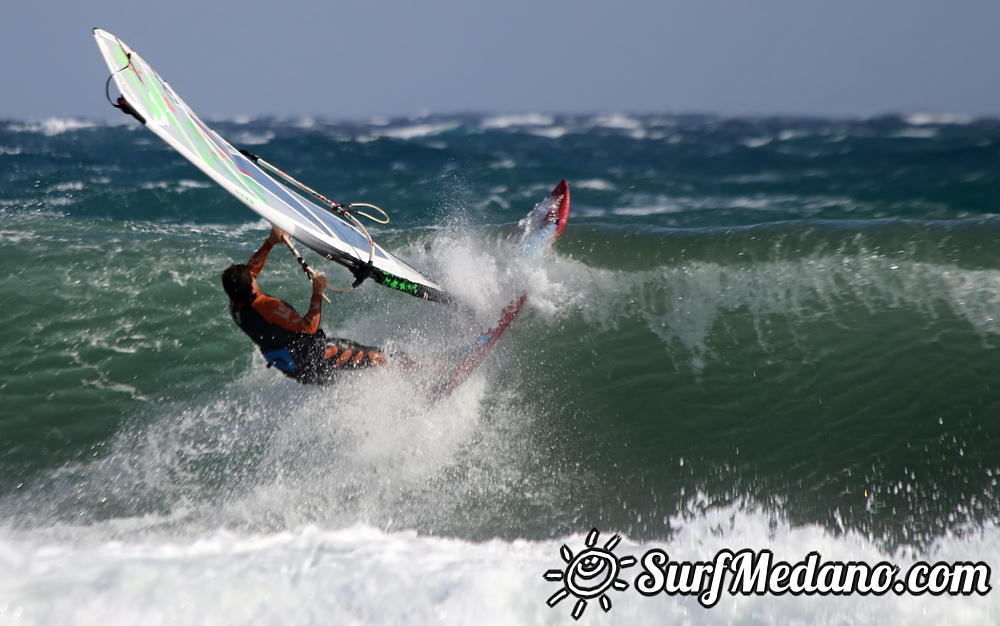 Windsurfing and kitesurfing at El Cabezo in El Medano Tenerife