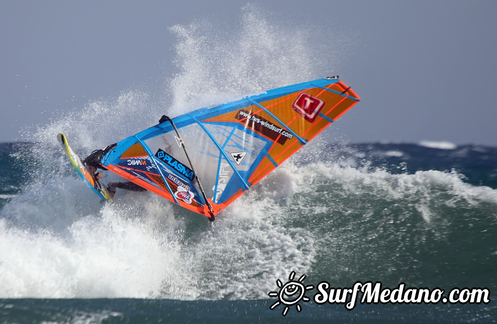 Windsurfing and kitesurfing at El Cabezo in El Medano Tenerife