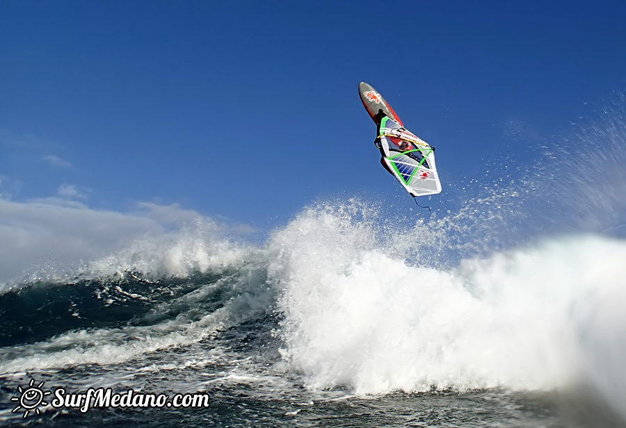 Windsurfing and kitesurfing at El Cabezo in El Medano Tenerife