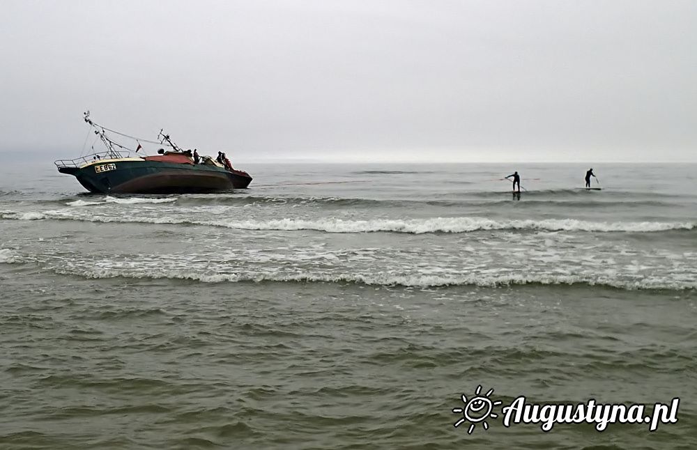 Kuter EB 62 na mielinie i SUP surfing w Jastarni na Pwyspie Helskim