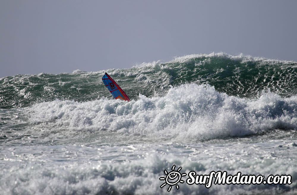 Mast high waves at Los Christianos with Alex Mussolini, Valter Scotto and others