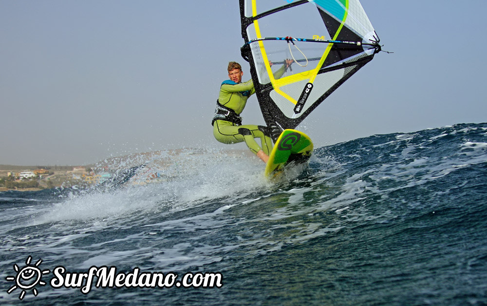 Ripping waves at El Cabezo in El Medano 10-01-2014