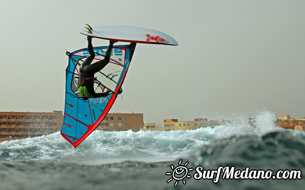 Ripping waves at El Cabezo in El Medano 11-01-2014