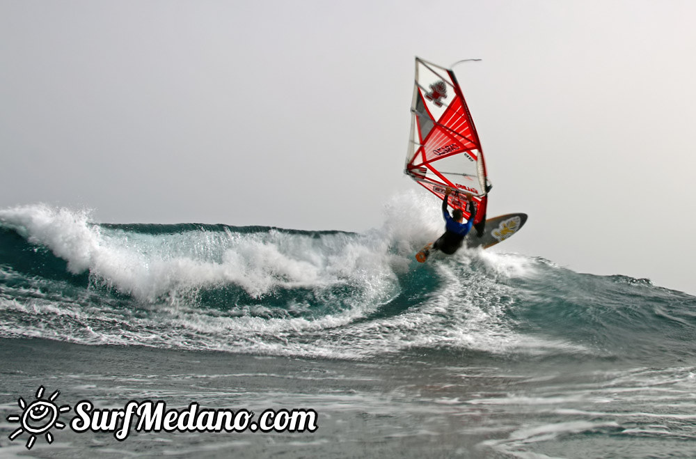 Ripping waves at El Cabezo in El Medano 11-01-2014