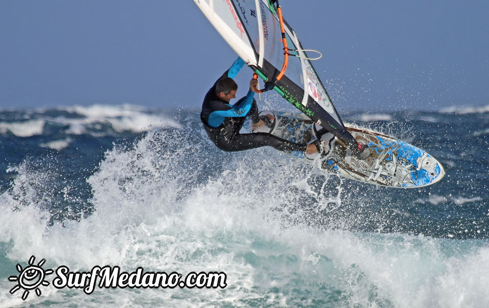 Windsurfing at El Cabezo with gusts up to 50 knots