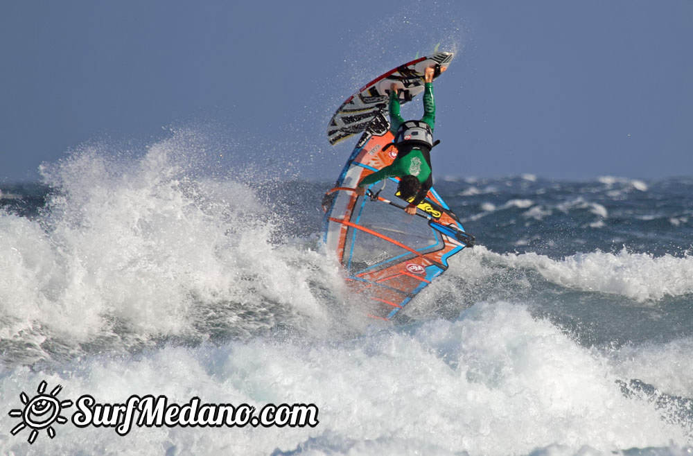 Windsurfing at El Cabezo with gusts up to 50 knots