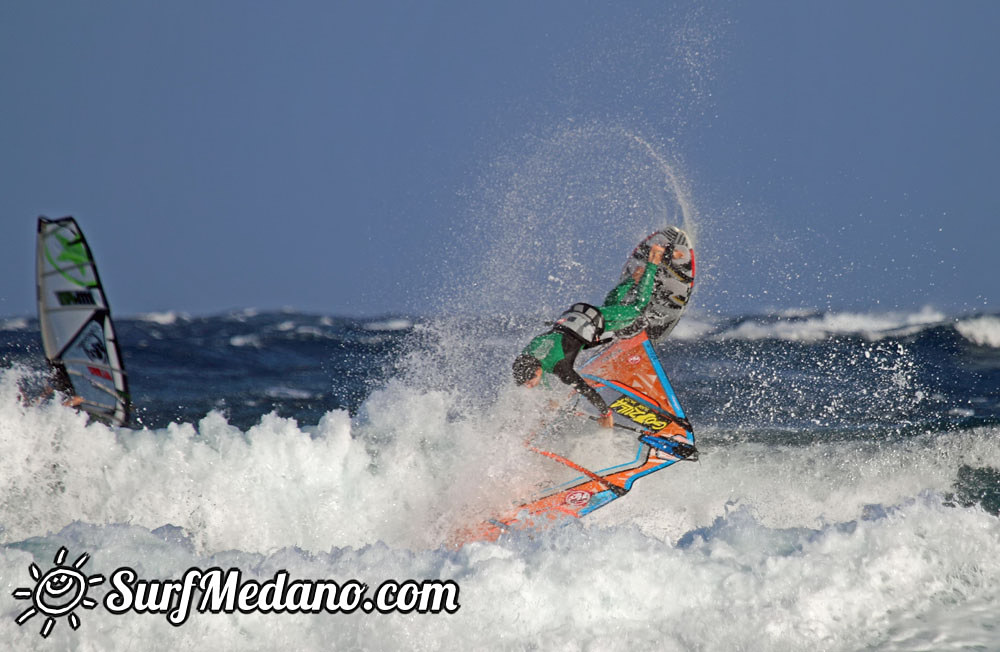 Windsurfing at El Cabezo with gusts up to 50 knots